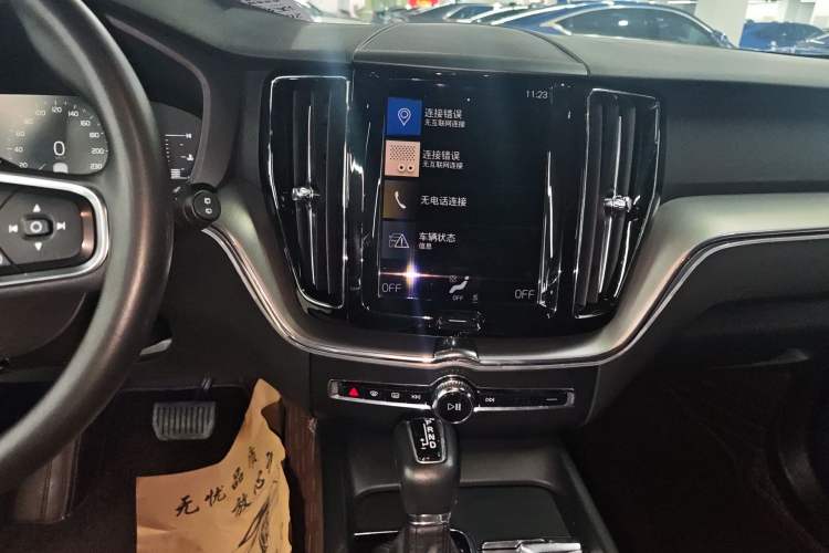 Used Volvo XC60 2021 T5 4x4 Smart Luxury Edition Audio And AC Panel