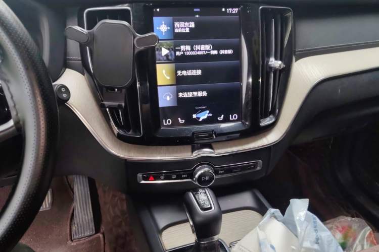Used Volvo XC60 2021 T5 4x4 Smart Luxury Edition Audio And AC Panel