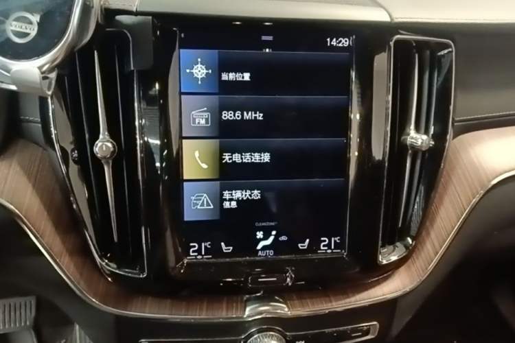 Used Volvo XC60 2021 T5 4x4 Smart Luxury Edition Audio And AC Panel