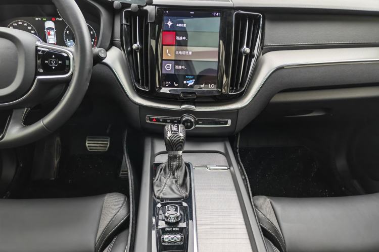 Used Volvo XC60 2021 T5 4x4 Smart & Advanced Sport Edition Audio And AC Panel