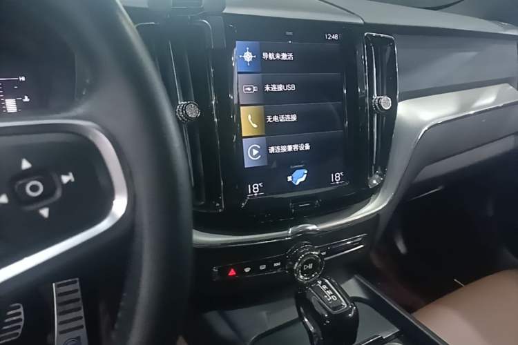 Used Volvo XC60 2021 T5 4x4 Smart Luxury Edition Audio And AC Panel