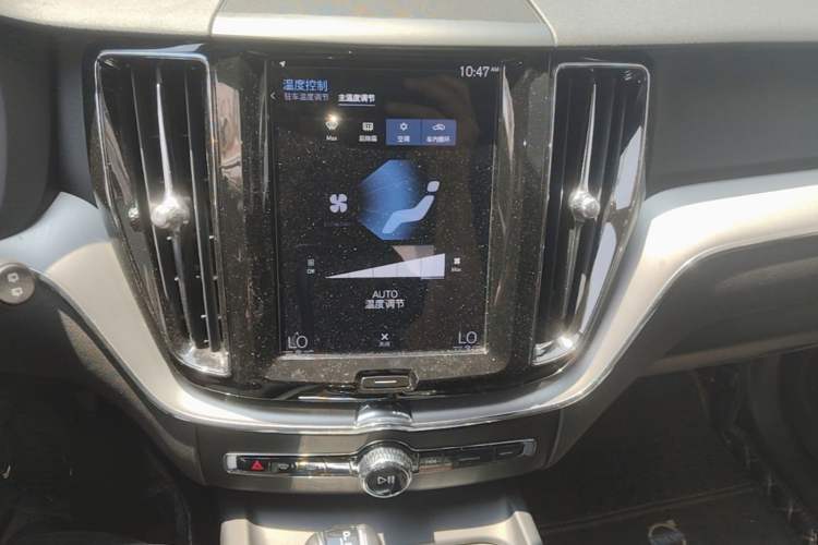 Used Volvo XC60 2021 T5 4x4 Smart Luxury Edition Audio And AC Panel