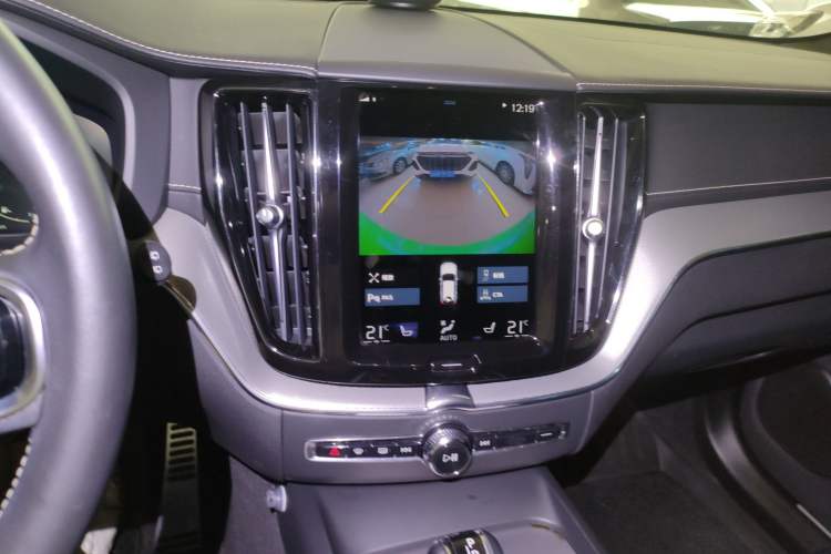 Used Volvo XC60 2021 T5 4x4 Zhiyi Sport Edition Audio And AC Panel