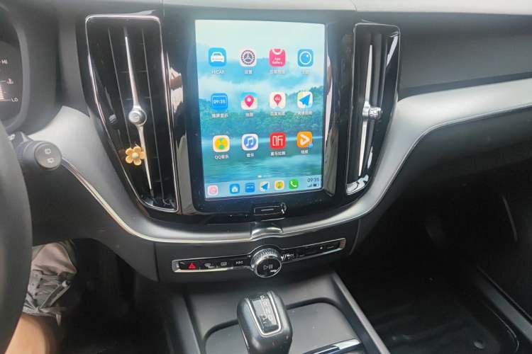 Used Volvo XC60 2021 T5 4x4 Smart Luxury Edition Audio And AC Panel