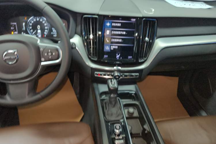 Used Volvo XC60 2021 T5 4x4 Smart Luxury Edition Audio And AC Panel