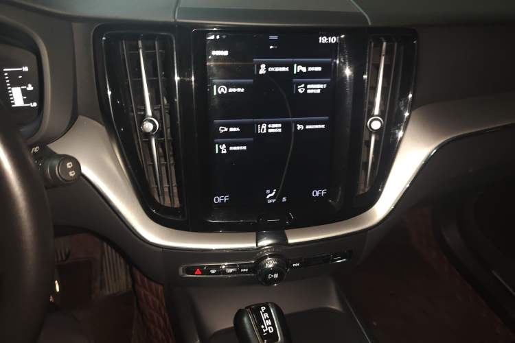 Used Volvo XC60 2021 T5 4x4 Zhiyi Sport Edition Audio And AC Panel