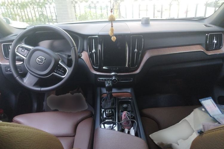 Used Volvo XC60 2021 T5 4x4 Smart Luxury Edition Center Console