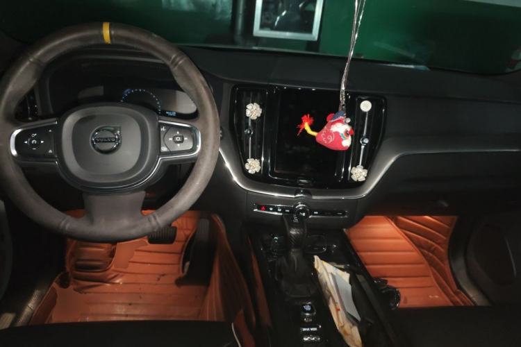 Used Volvo XC60 2021 T5 4x4 Zhiyi Sport Edition Center Console