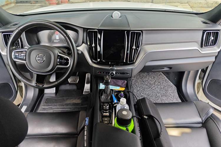 Used Volvo XC60 2021 T5 4x4 Smart & Advanced Sport Edition Center Console