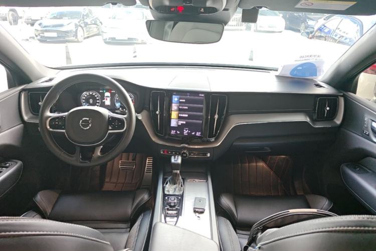 Used Volvo XC60 2021 T5 4x4 Smart & Advanced Sport Edition Center Console