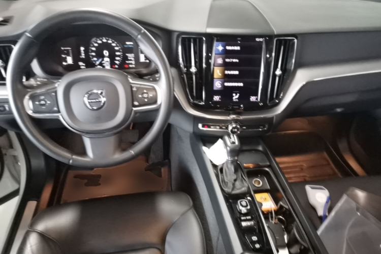 Used Volvo XC60 2021 T5 4x4 Zhiyi Sport Edition Center Console