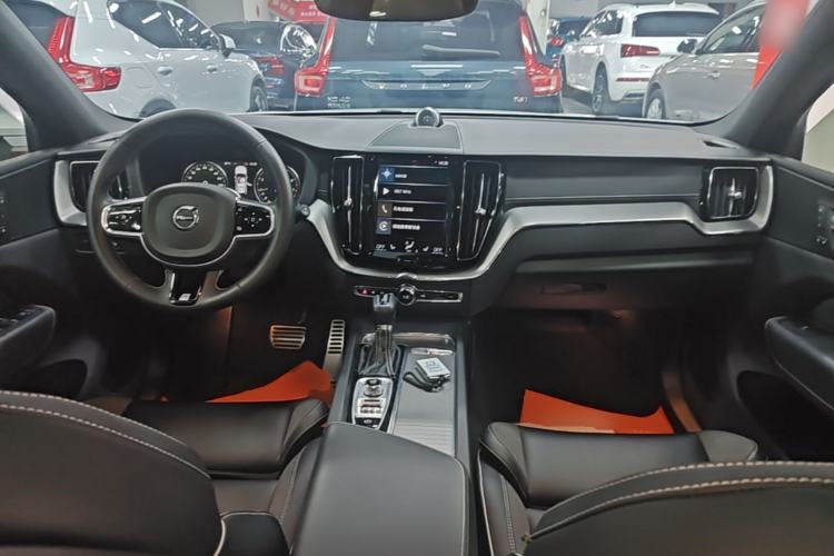 Used Volvo XC60 2021 T5 4x4 Smart & Advanced Sport Edition Center Console