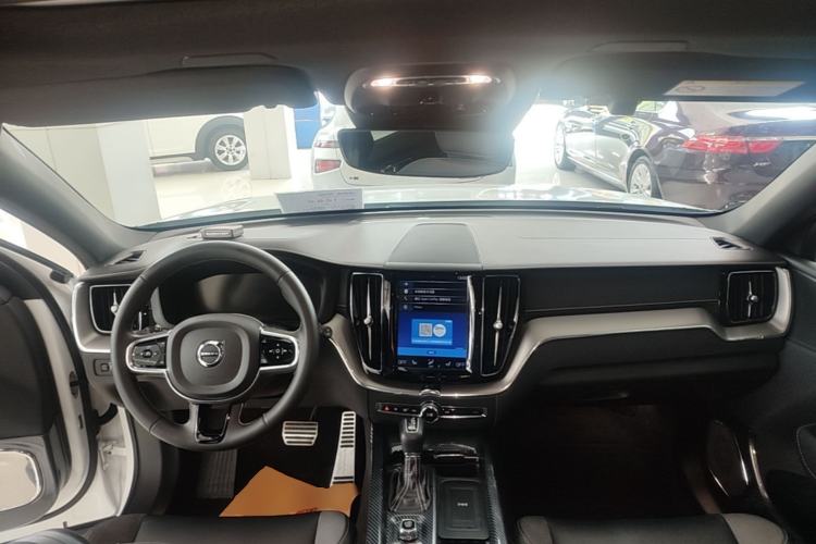 Used Volvo XC60 2021 T5 4x4 Smart & Advanced Sport Edition Center Console