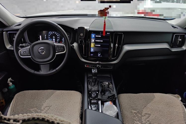 Used Volvo XC60 2021 T5 4x4 Smart Luxury Edition Center Console
