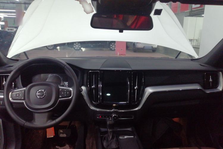 Used Volvo XC60 2021 T5 4x4 Smart Luxury Edition Center Console
