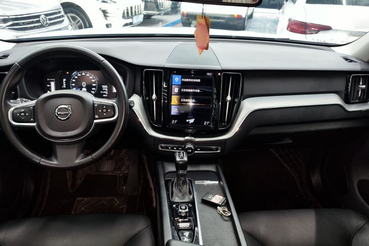 Used Volvo XC60 2021 T5 4x4 Smart Luxury Edition Center Console