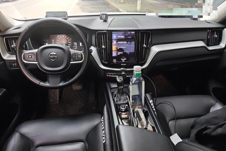 Used Volvo XC60 2021 T5 4x4 Smart Luxury Edition Center Console