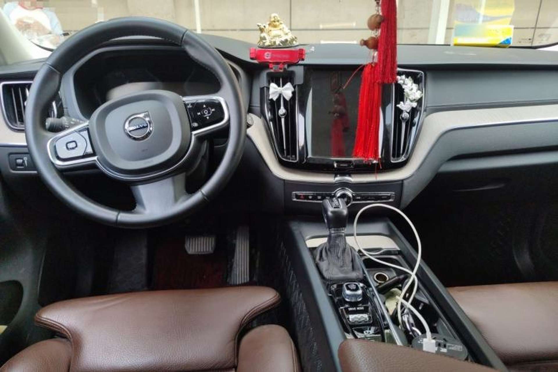 Used Volvo XC60 2021 T5 4x4 Smart Luxury Edition Center Console