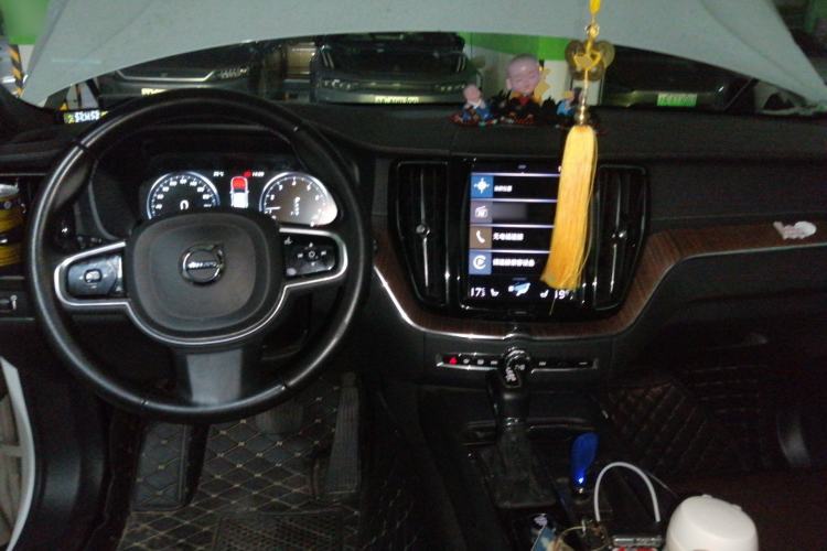 Used Volvo XC60 2021 T5 4x4 Smart Luxury Edition Center Console