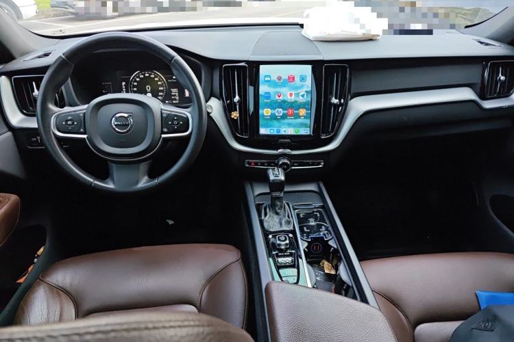 Used Volvo XC60 2021 T5 4x4 Smart Luxury Edition Center Console