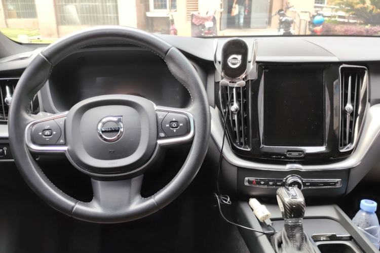 Used Volvo XC60 2021 T5 4x4 Smart Luxury Edition Center Console