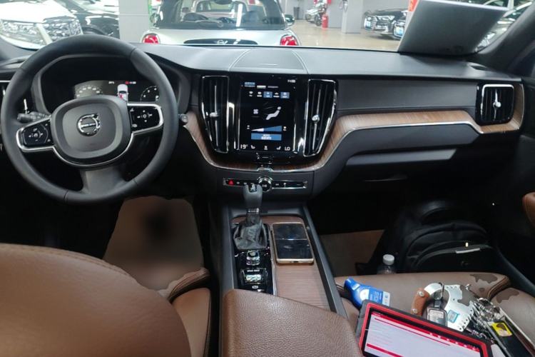 Used Volvo XC60 2021 T5 4x4 Zhiya Luxury Edition Center Console