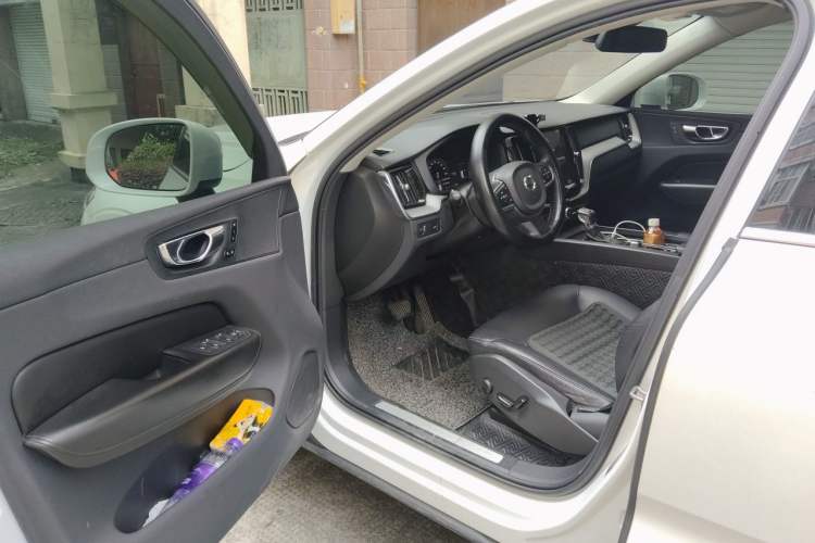 Used Volvo XC60 2021 T5 4x4 Smart Luxury Edition Driver Seat