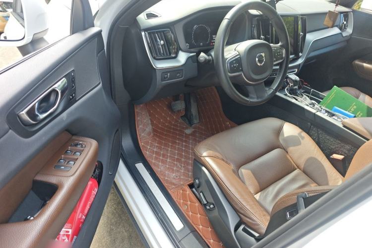 Used Volvo XC60 2021 T5 4x4 Smart Luxury Edition Driver Seat