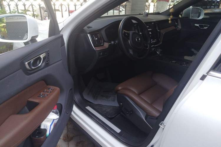Used Volvo XC60 2021 T5 4x4 Smart Luxury Edition Driver Seat