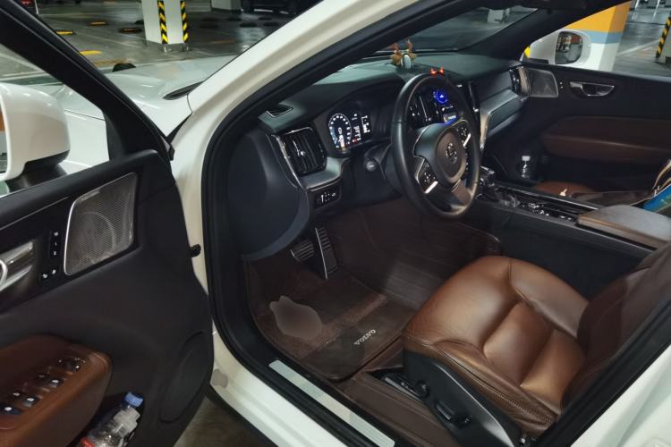 Used Volvo XC60 2021 T5 4x4 Smart Luxury Edition Driver Seat