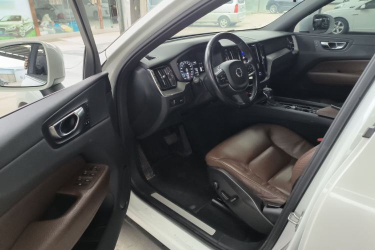 Used Volvo XC60 2021 T5 4x4 Smart Luxury Edition Driver Seat