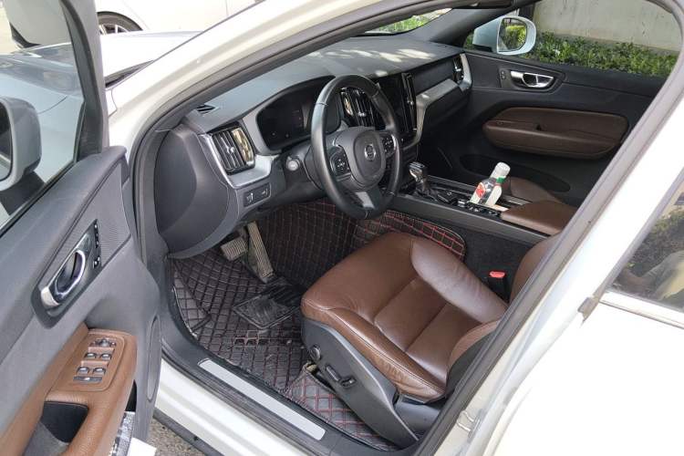 Used Volvo XC60 2021 T5 4x4 Smart Luxury Edition Driver Seat