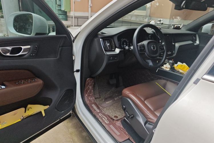 Used Volvo XC60 2021 T5 4x4 Smart Luxury Edition Driver Seat