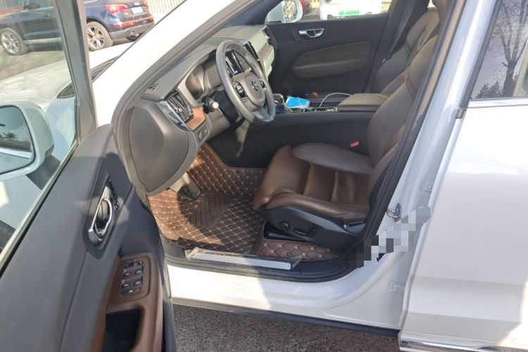 Used Volvo XC60 2021 T5 4x4 Smart Luxury Edition Driver Seat
