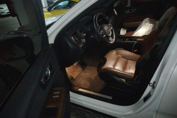 Used Volvo XC60 2021 T5 4x4 Smart Luxury Edition Driver Seat