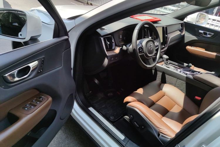 Used Volvo XC60 2021 T5 4x4 Smart Luxury Edition Driver Seat
