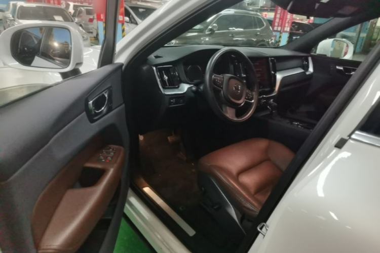 Used Volvo XC60 2021 T5 4x4 Smart Luxury Edition Driver Seat