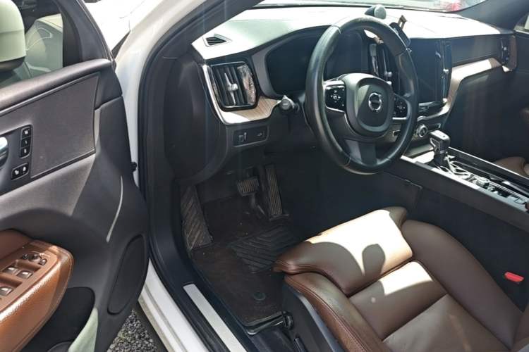 Used Volvo XC60 2021 T5 4x4 Smart Luxury Edition Driver Seat
