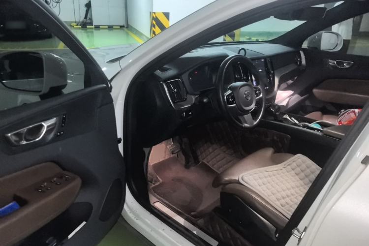 Used Volvo XC60 2021 T5 4x4 Smart Luxury Edition Driver Seat