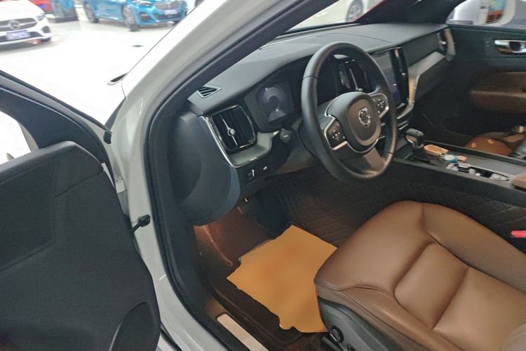 Used Volvo XC60 2021 T5 4x4 Smart Luxury Edition Driver Seat
