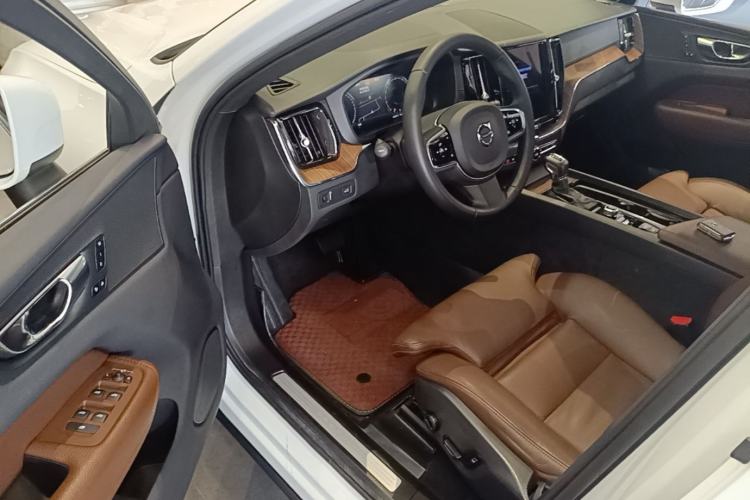 Used Volvo XC60 2021 T5 4x4 Smart Luxury Edition Driver Seat