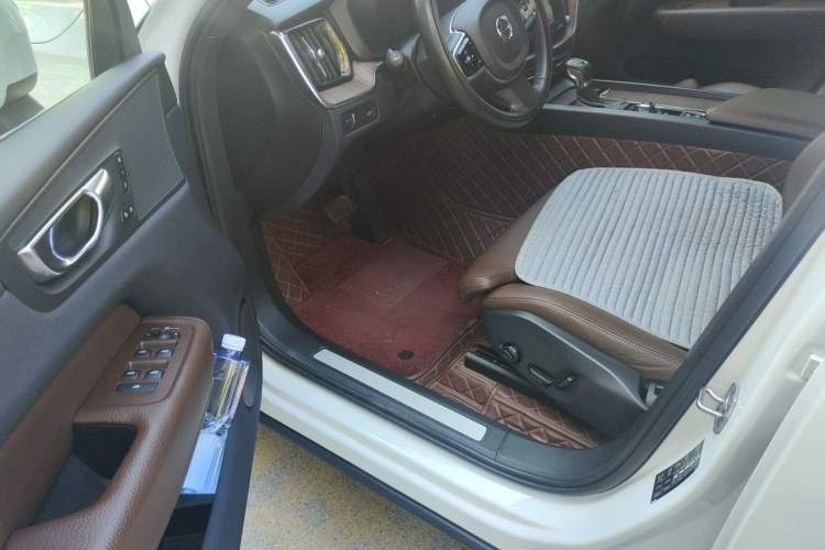 Used Volvo XC60 2021 T5 4x4 Smart Luxury Edition Driver Seat