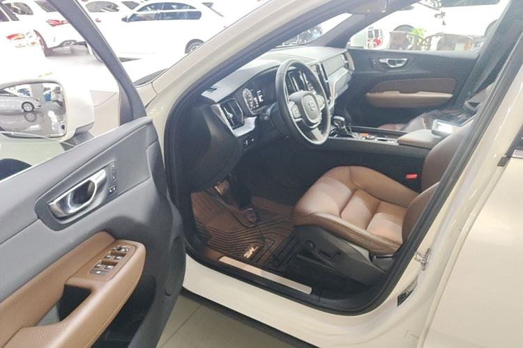 Used Volvo XC60 2021 T5 4x4 Smart Luxury Edition Driver Seat