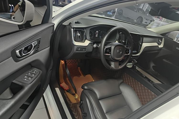Used Volvo XC60 2021 T5 4x4 Smart Luxury Edition Driver Seat