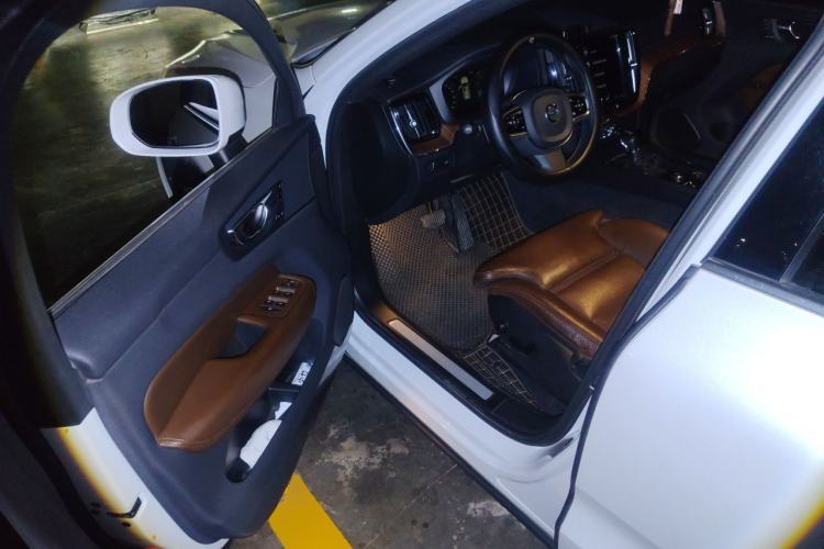 Used Volvo XC60 2021 T5 4x4 Smart Luxury Edition Driver Seat