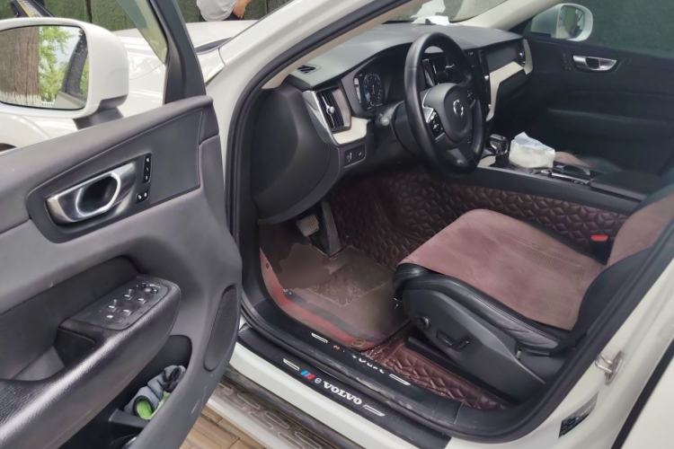 Used Volvo XC60 2021 T5 4x4 Smart Luxury Edition Driver Seat