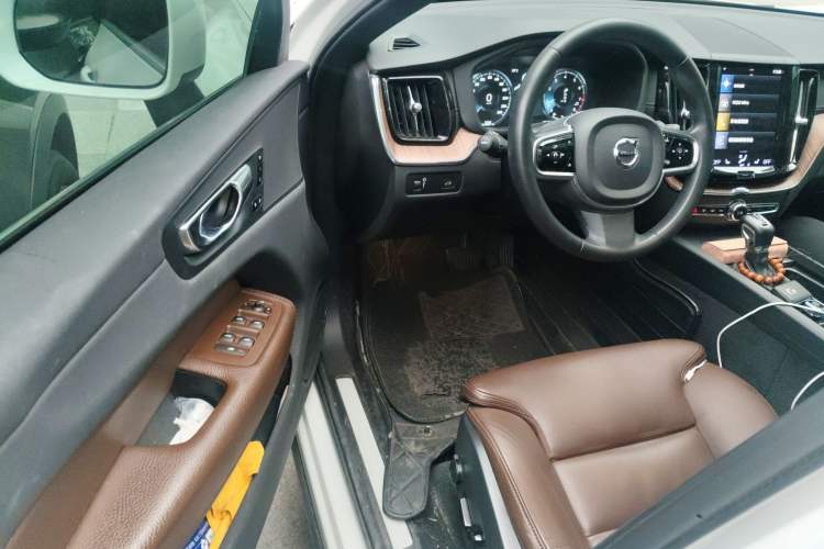 Used Volvo XC60 2021 T5 4x4 Smart Luxury Edition Driver Seat