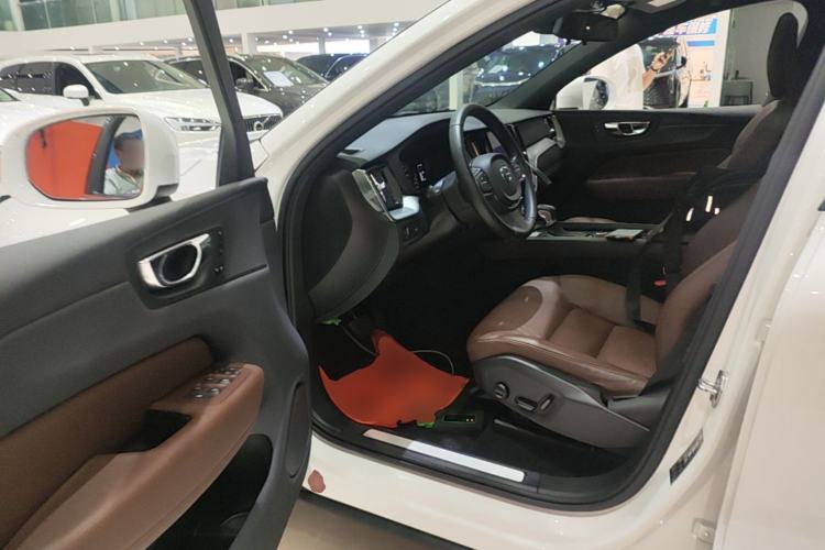 Used Volvo XC60 2021 T5 4x4 Smart Luxury Edition Driver Seat