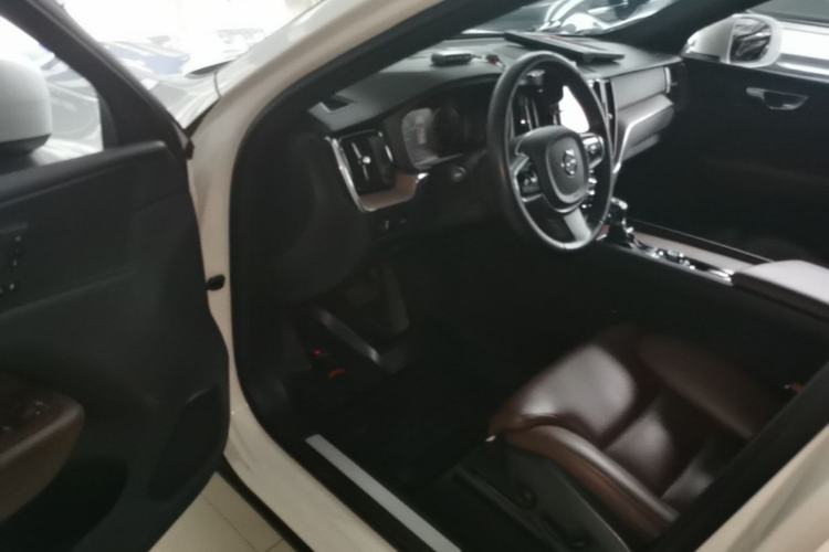 Used Volvo XC60 2021 T5 4x4 Smart Luxury Edition Driver Seat