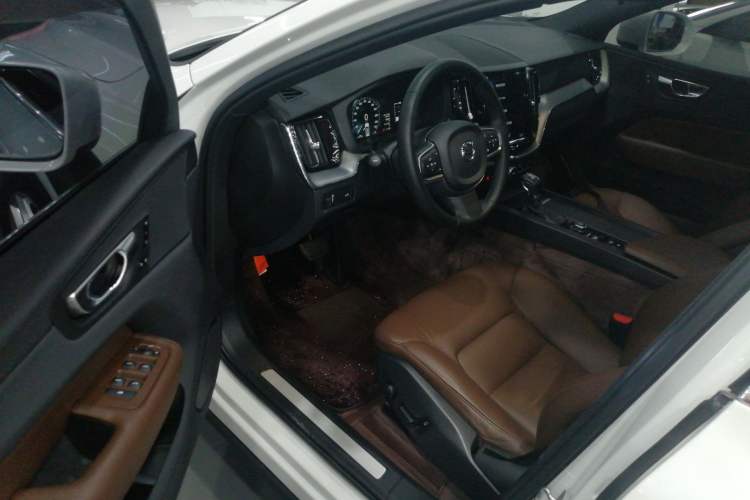 Used Volvo XC60 2021 T5 4x4 Smart Luxury Edition Driver Seat
